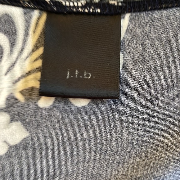 Navy and White Top - Picture 4 of 4